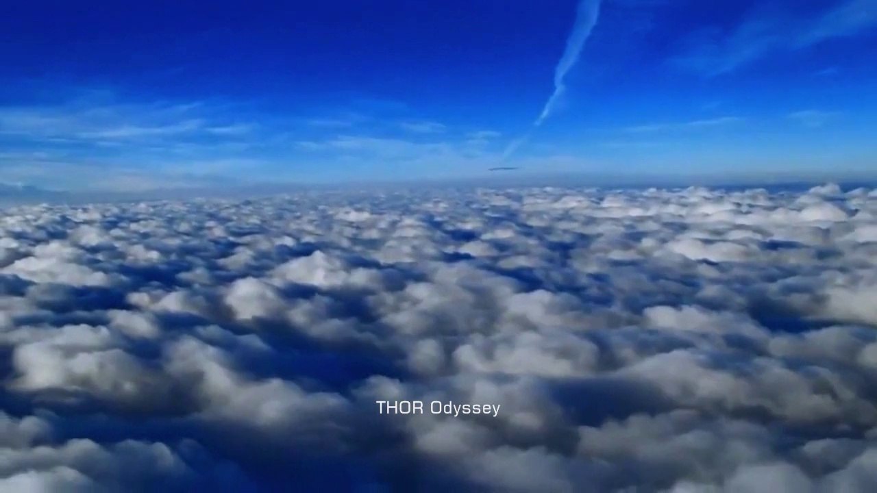 OVNI "Filmé depuis un avion de ligne" (publié le 3 Mai 2014)