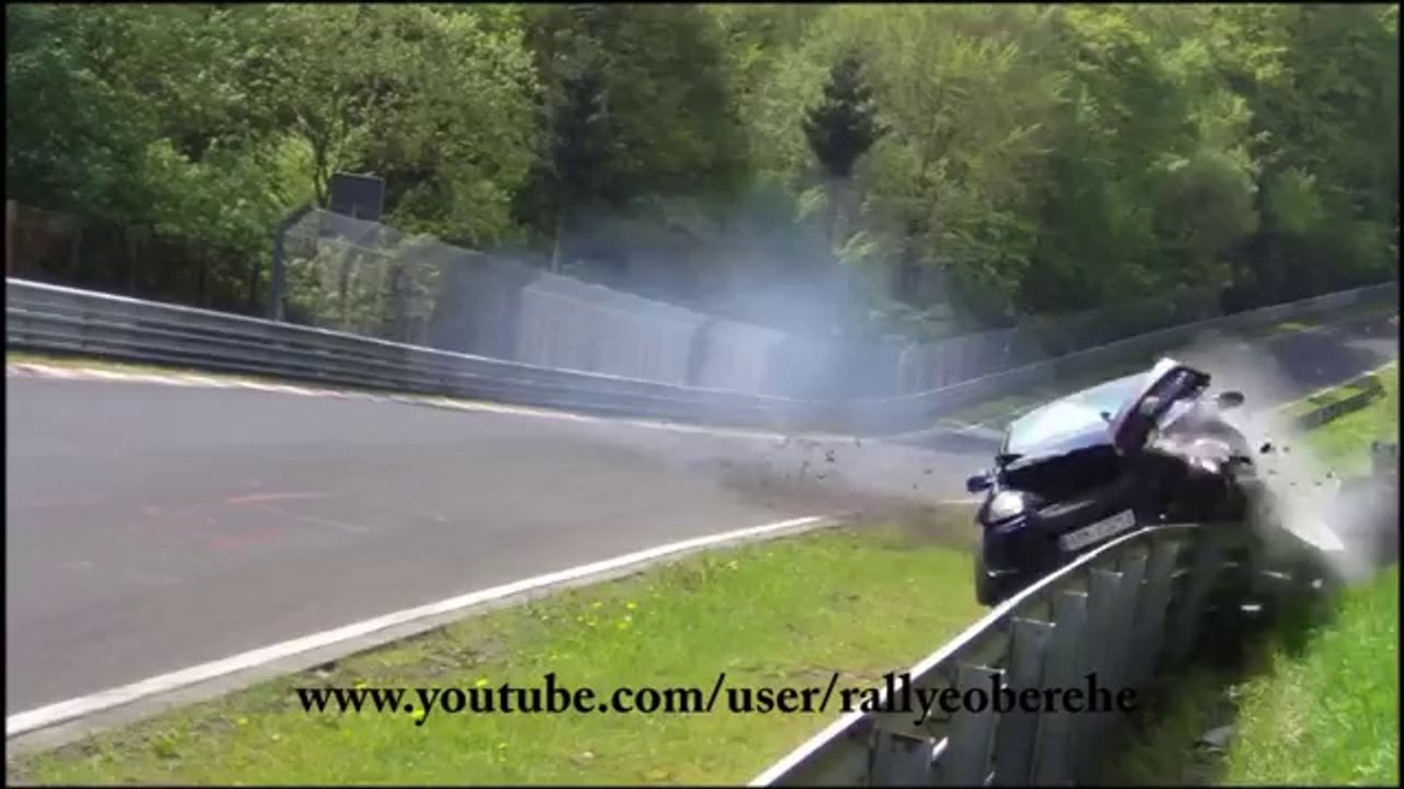 Heavy VW Golf 5 GTI Crash Unfall Nordschleife N...