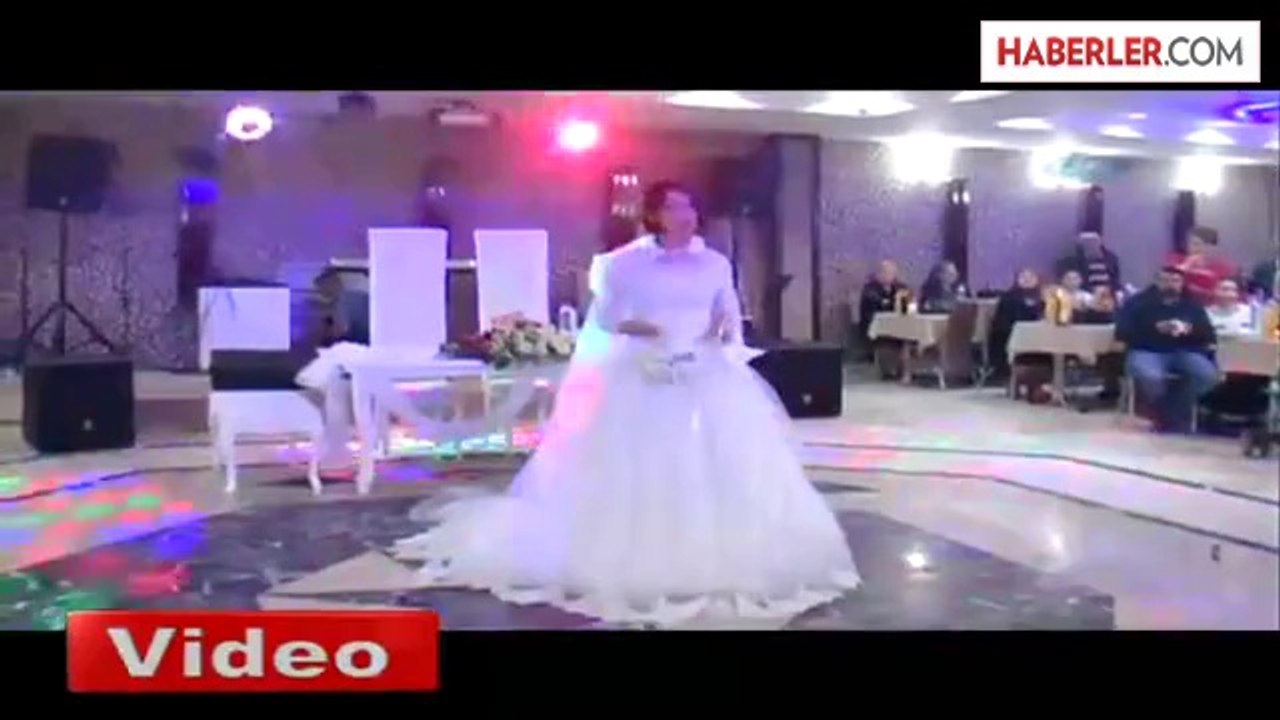 Düğününde Gelinliği ile Ana Haber Bülteni Sundu