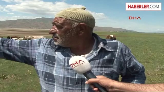 Kuraklıktan Suların Çekildiği Keban Baraj Gölü'nde 40 Yıl Sonra Çiftçiliğe Başladılar