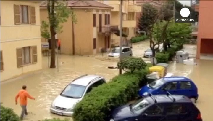 Video Marche devastate dalle alluvioni, due morti a Senigallia