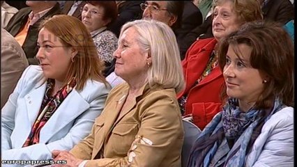Cañete asegura que habrá menos paro e impuestos