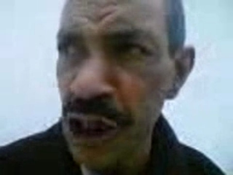 vieille homme qui chante