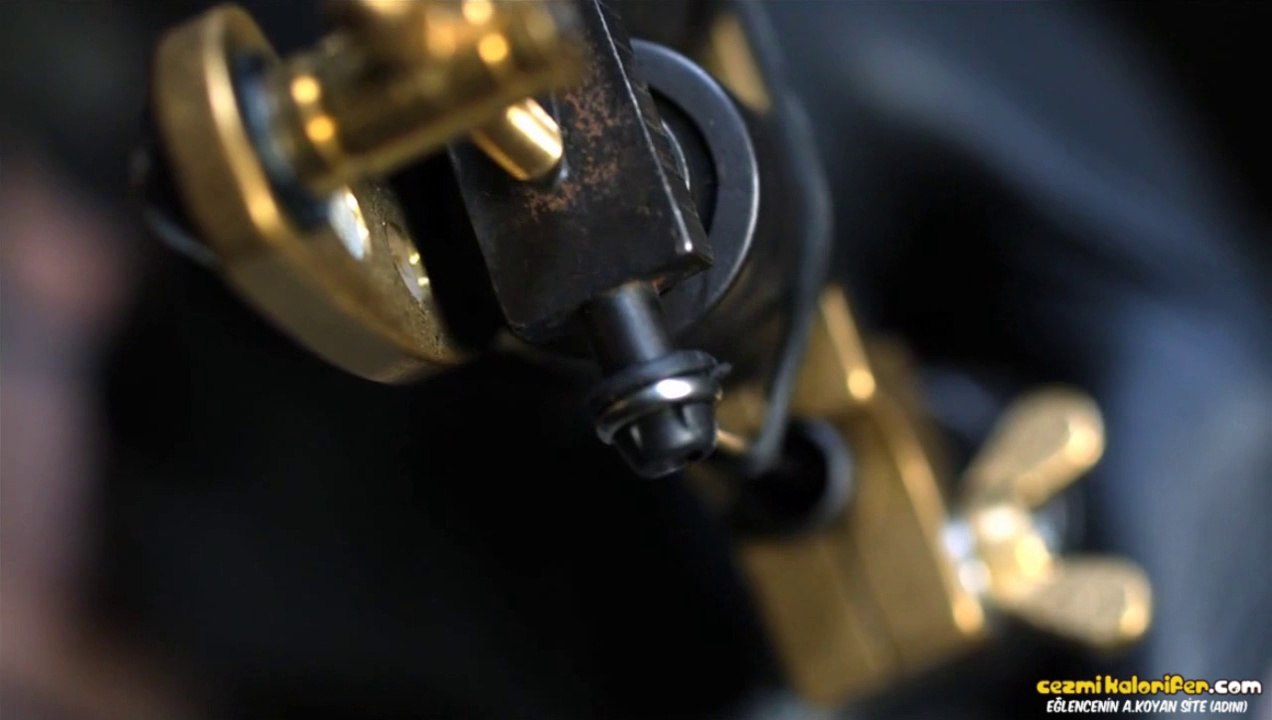 Yavaş Çekimde Dövme Makinesının İşleyişi