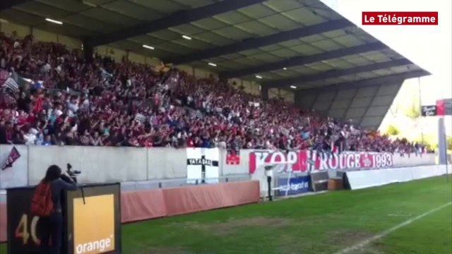 Guingamp. Les joueurs présentent la coupe au public