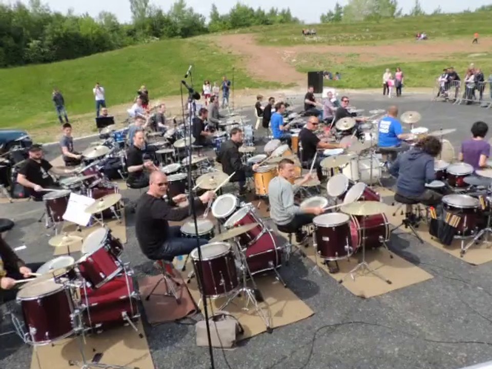 Festival Drum's Week à Barlin, record battu avec 51 batteurs.
