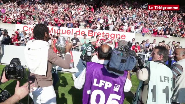 Guingamp. Au stade avec la Coupe de France et les joueurs