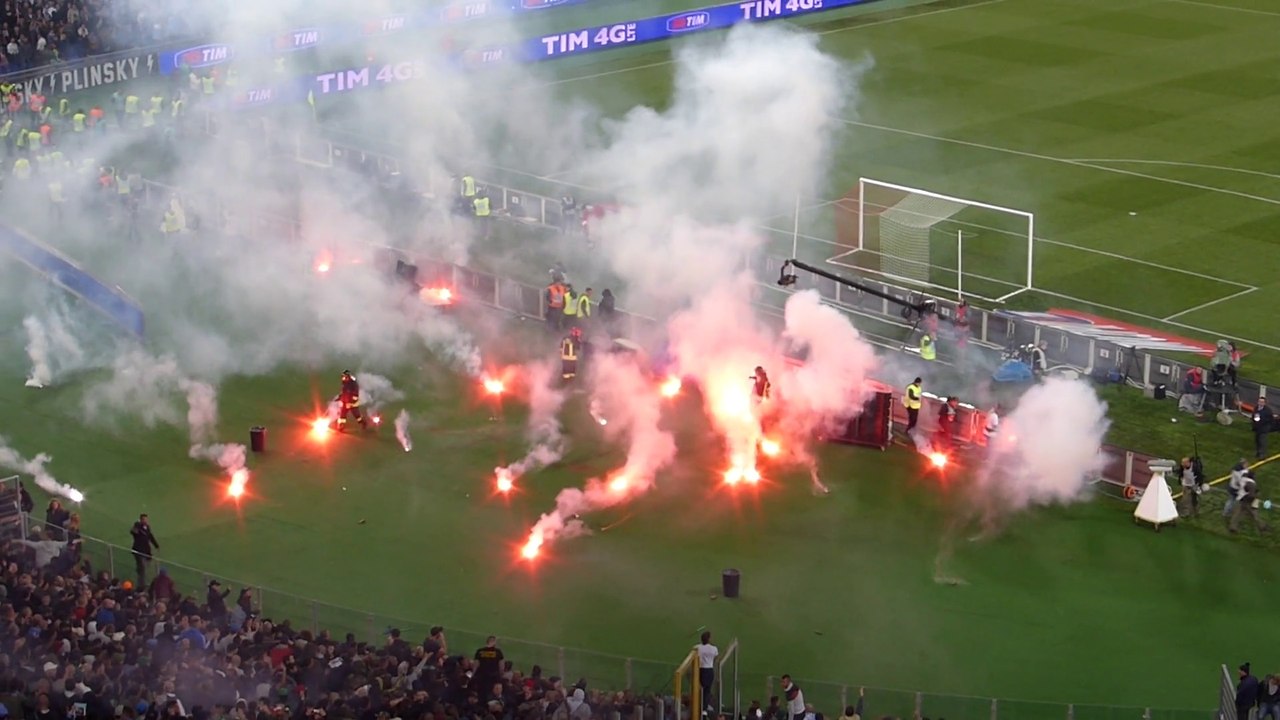 [03-05-2014 FIORENTINA-NAPOLI 1:3] Hamsik sotto la Curva Nord parla con gli Ultras finale TIM Cup LIVE dalla curva ospiti