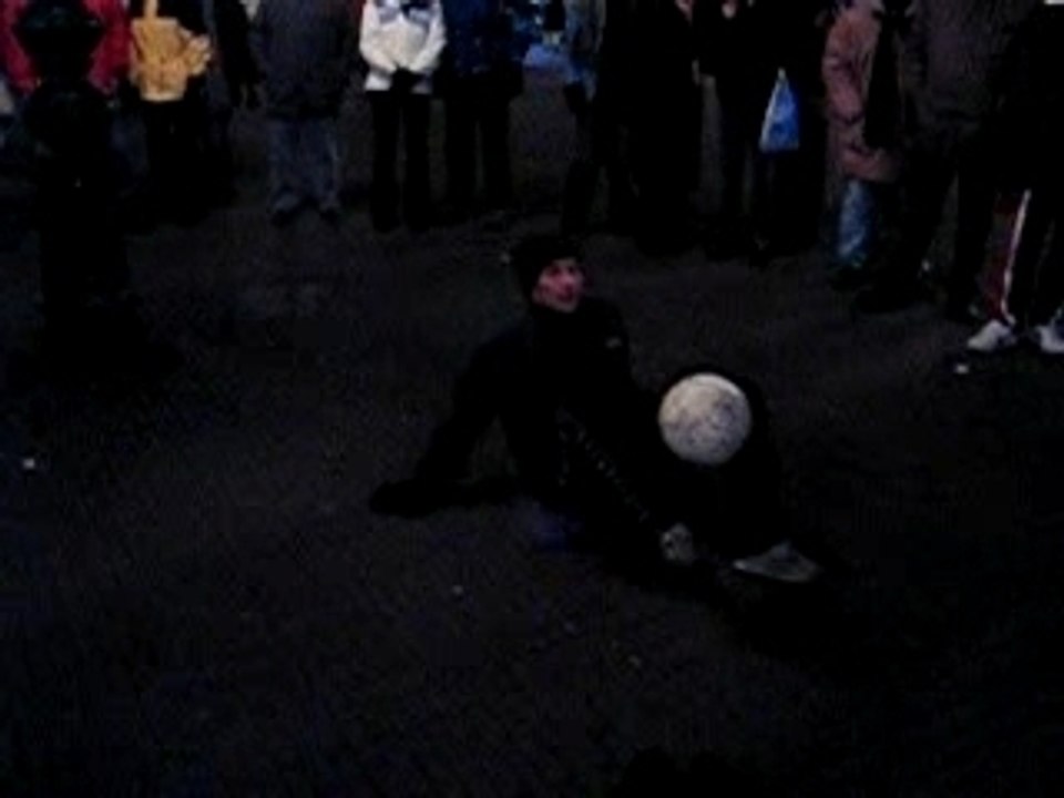 Amsterdam, l'alieno e il pallone 2