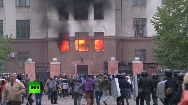 Odessa: des pro-Russe sautent pour échapper aux flammes