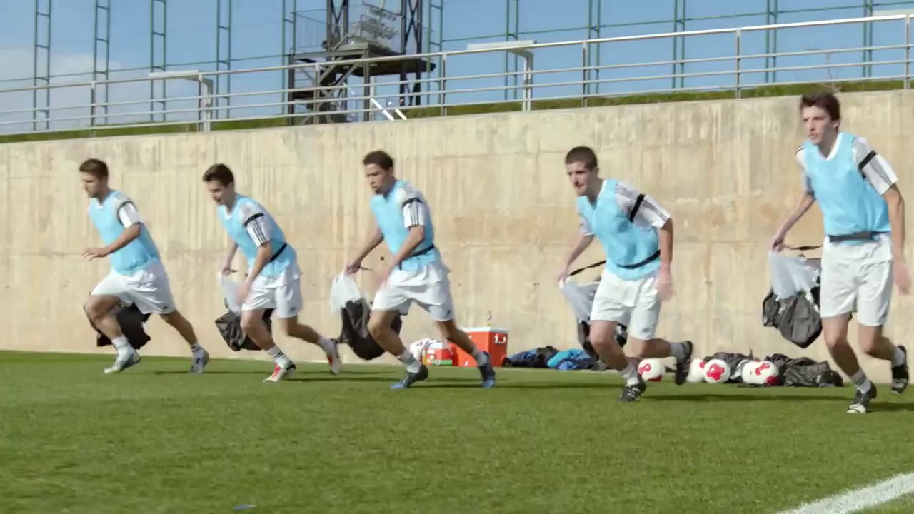 Lionel Messi, Landon Donovan et cendrillon dans la nouvelle pub Gatorade!