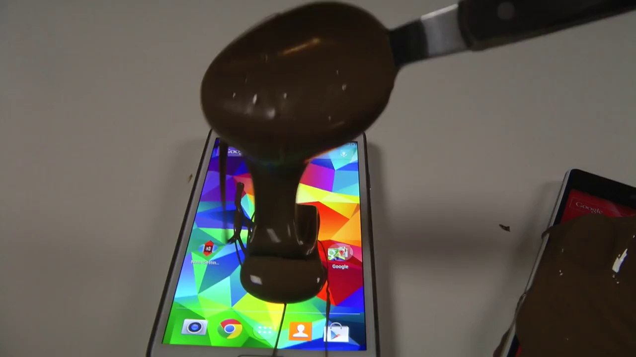 Samsung Galaxy S5 vs. Sony Xperia Z2 - Chocolate Test Which Is Best