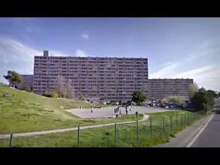 Marseille (13) : visite de la cité "La Granière"