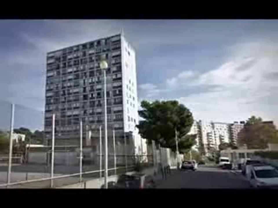 Marseille (13) : visite de la cité "Le Mail"