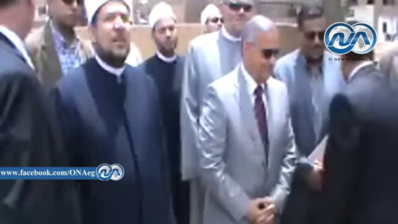 وزير الأوقاف يبعث برسالة سلام من داخل معبد الأقصر إلى كل العالم
