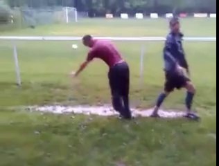 Bir Kaşık Suda Kurbağalama Yüzmek - Fragmanlarizle.org
