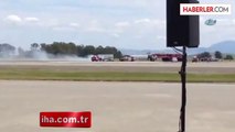 Gösteri Uçağını Düştü Pilot Yere Çakıldı
