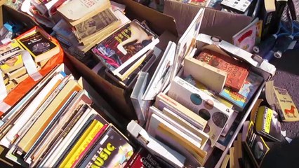 Dimanche matin, au Nord. Marché et braderie.