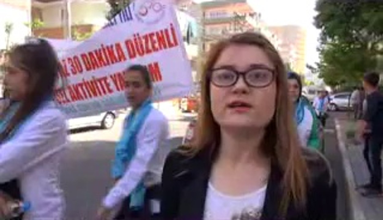 Karaköprü Belediyesi ve Karaköprü Toplum Sağlığı Merkezi tarafından halkı bilinçlendirmek adına sağlıklı yaşam yürüyüşü düzenlendi