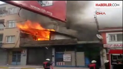 Gaziosmanpaşa'da Metruk Bina Böyle Yandı