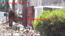 وضع مخزي ... مواطن تونسي يقتات من القمامة