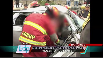 Download Video: Cinco jóvenes heridos tras despiste de auto en costa de Barranco