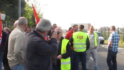 Rassemblement de la CGT devant Alcatel en soutien à Karl Lefebvre