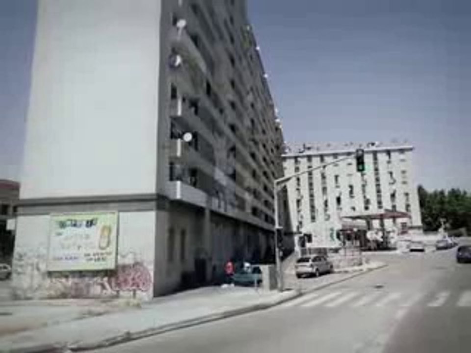 Marseille (13) : visite de la cité "Maison Blanche"