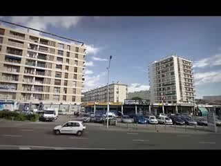 Marseille (13) : visite de la cité "Parc Dromel (Sainte-Marguerite)"