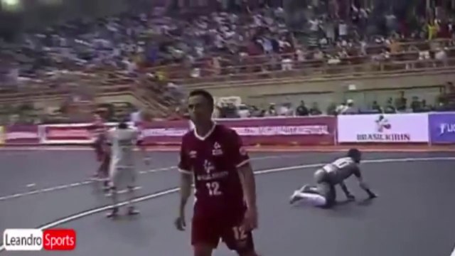 Quand Falcão s'amuse de ses adversaires avec ses skills !