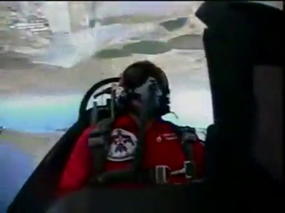 F16 jet pilot in danger... Awsome!