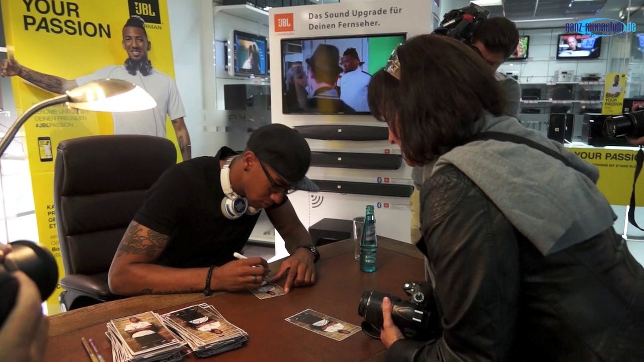 Jérôme boateng @ jbl autogrammstunde 5.5.2014 mediamarkt einsteinstraße münchen