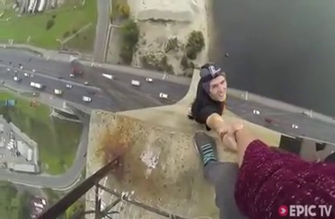 Cascadeur sans filet, frissons de l'extrême au sommet de buildings... Fou!