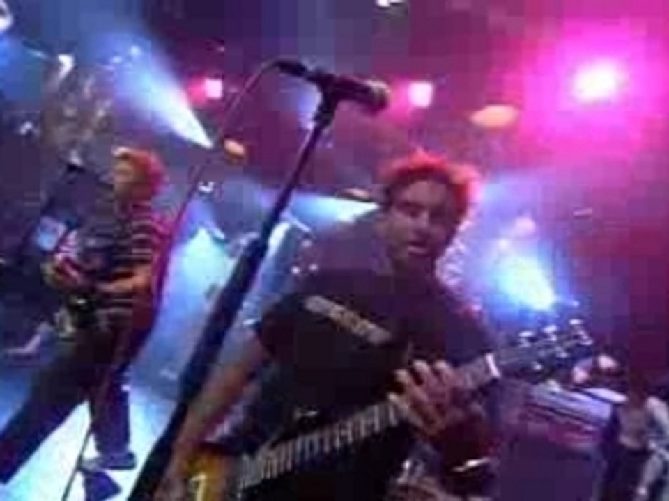 Sum 41 - 05 - motivation (live at much)