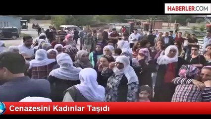 Cenazesini Kadınlar Taşıdı