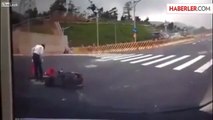 Kaza Yapan Motosiklet Sürücüsü, Kanalizasyona Düştü