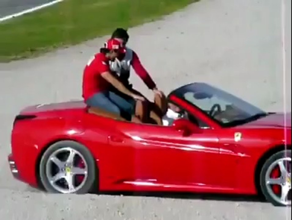 Ferrari işte böyle yolda kalır
