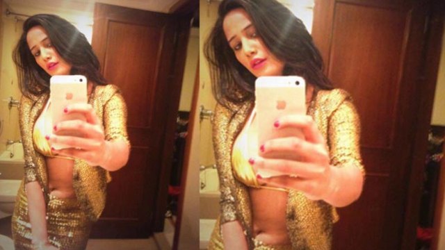 Watch Poonam Pandey Hot Bathroom Selfies