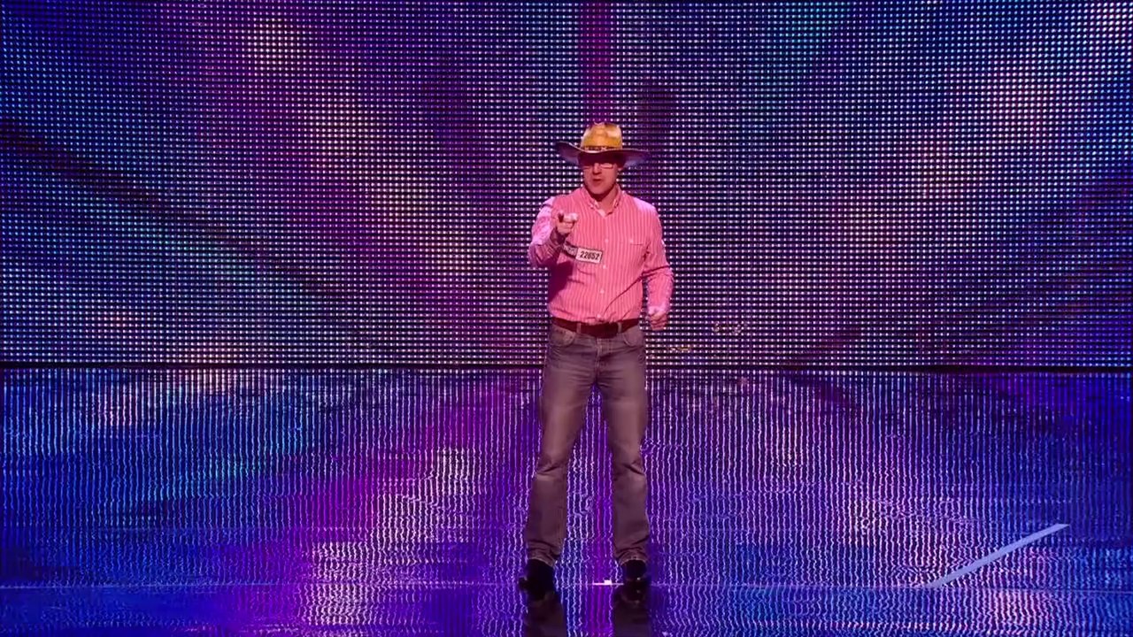 Britain's Got Talent 2013 - 048 - Unseen With Morrisons - Ant & Dec Caught Spooning Backstage!