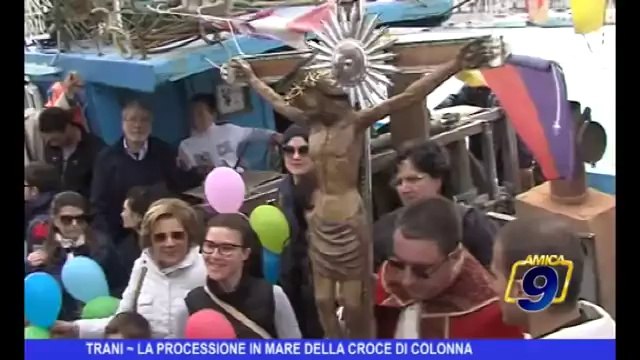 Trani | La Processione in mare della croce di colonna