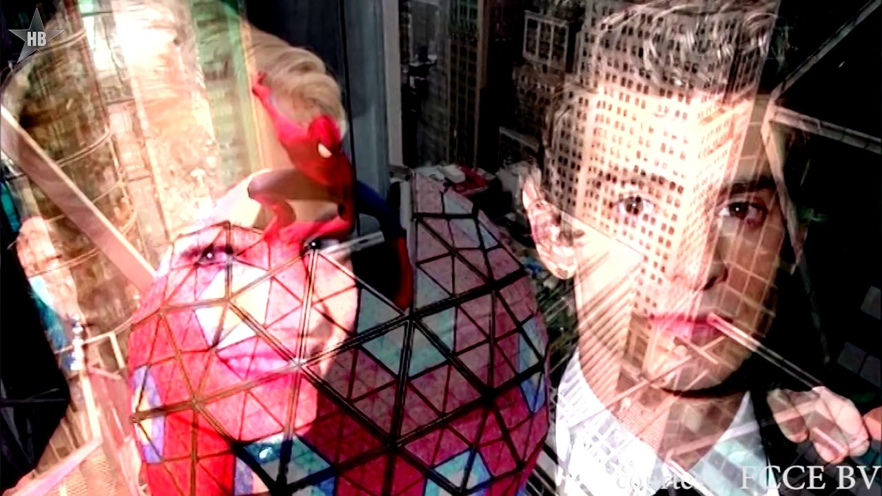 Andrew Garfield & Emma Stone Kissing on SNL - Chris Martin & Andrew Romance (Out)