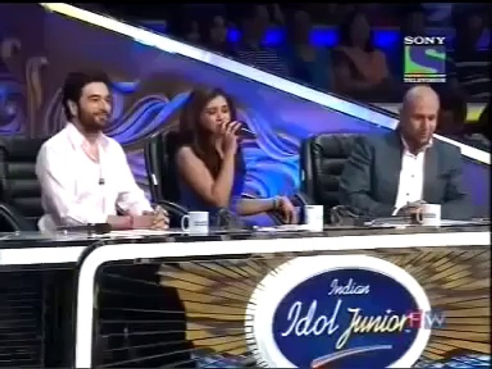 Sun Raha Hai Na Tu Roo Rahi Hun Main
