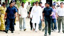 Amitabh Bachchan Brings Traffic To Halt – Prefers To Walk On Road