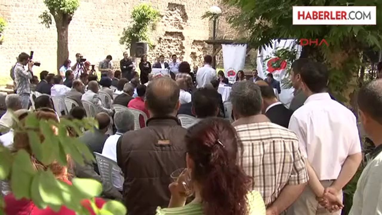 BDP'li Başkan Meclis Toplantısını Halkla Birlikte Açık Havada Yaptı