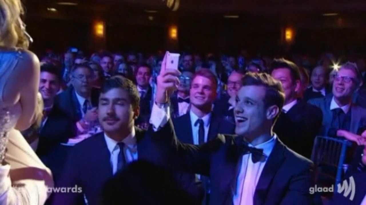 Kylie Minogue sings acapella at GLAAD Awards