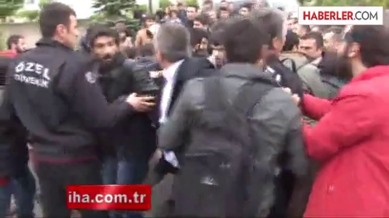 Tapulu Arazisini Kazık Çakarak Trafiğe Kapattı
