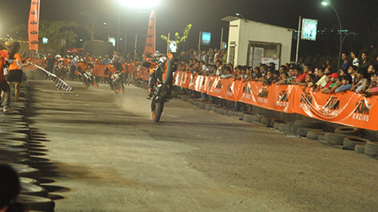 KTM Orange Day In Mumbai | Stunt Video | Checkout !