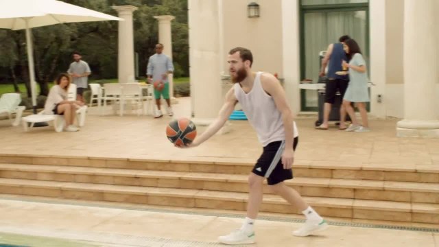 Turkish Airlines Euroleague Epic Pool Dunk