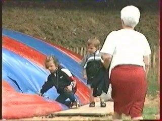 thais gaby bain 99 plechatel mpeg2