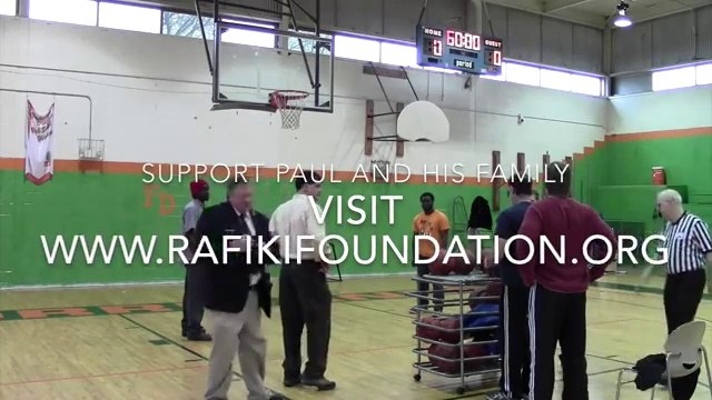 Paul Sauers, un prof de 52 ans, rentre 483 lancers francs en une heure, les yeux bandés